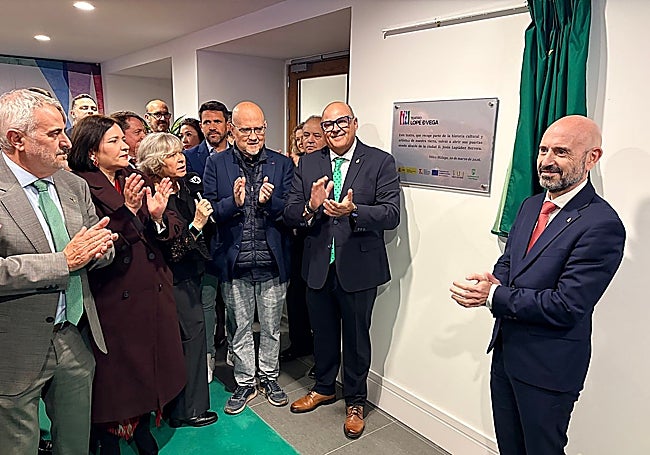 Mayor of Vélez-Málaga Jesús Lupiáñez and government representative, Javier Salas