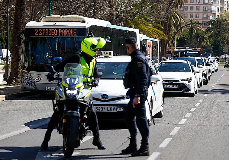 Malaga taxi protest blocks central artery and causes traffic jams