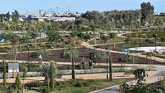 Mijas formalises 1.3-million-euro contract for the maintenance of its new leisure park