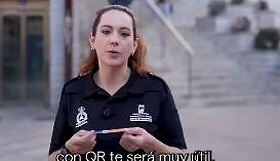 Malaga gives out bracelets for parents to easily locate their children during Holy Week