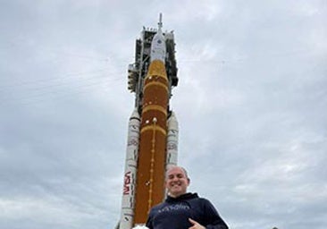 Carlos García-Galán posing in front of the rocket that will propel the Orion spacecraft.