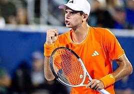 Rafa Jódar celebrates winning a point.