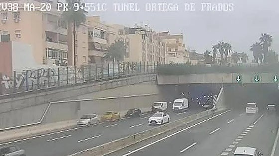 Malaga four-vehicle collision disrupts traffic in Carlos Haya false tunnel