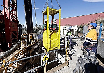 Repair work at the Perales 3 well in Malaga.