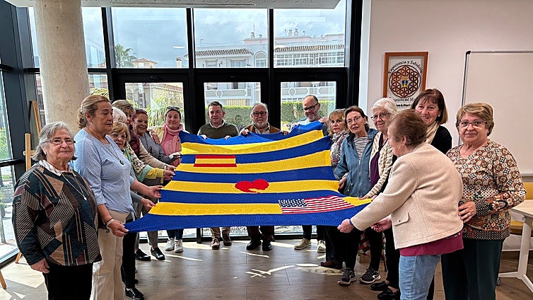 Alhaurín de la Torre to present twin Louisiana city with a crochet flag by workshop students