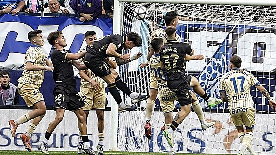 Two stunning strikes help Malaga CF turn back time and see off promotion rivals
