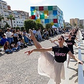600 dancers performing at Malaga's Muelle Uno promenade.