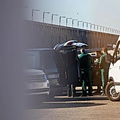 Guardia Civil officers during an exercise at the Levante dock in Malaga on Wednesday morning.