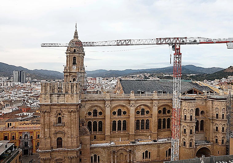 Malaga Cathedral roof renovation reaches temple's apse