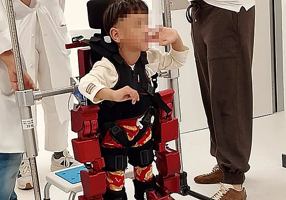 Four-year-old Alán Josué in Malaga with the exoskeleton that helps him walk.