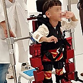 Four-year-old Alán Josué in Malaga with the exoskeleton that helps him walk.