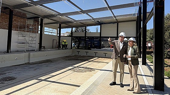 The roof is now going on Las Chapas swimming pool in Marbella