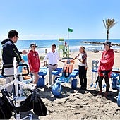 Marbella's mayor, Ángeles Muñoz, with the councillor in charge of local beaches, Diego López, at one of the assisted bathing points, with amphibious chairs and trained staff.