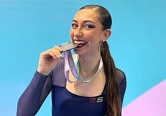 Baldizzone with her silver medal.