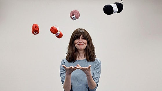 The Malaga teacher using knitting to reclaim time and calm in the cancer wards