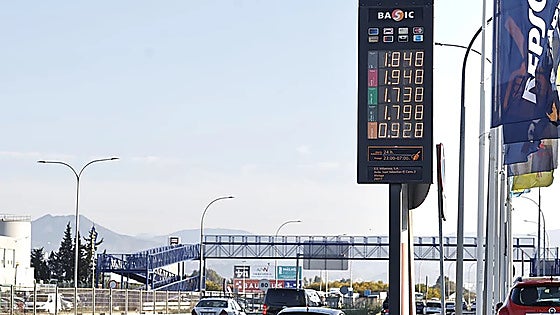 Petrol station workers across Spain call strike on peak May bank holiday dates