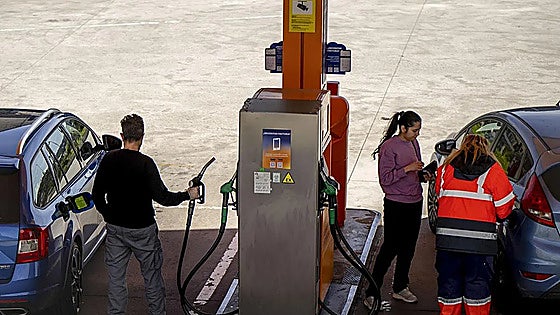 Spanish trade unions call off nationwide petrol station strikes