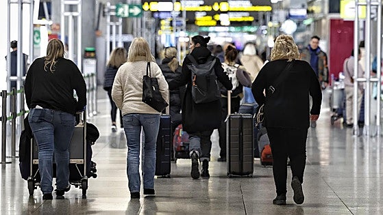 Can airlines apply a fuel surcharge to pre-booked tickets amid global turmoil?