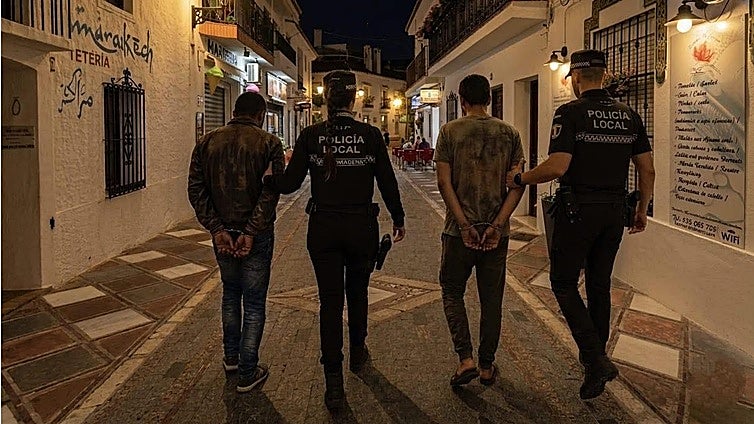 AI misuse? Benalmádena police tried generating a photo of two alleged burglars being arrested and got it wrong