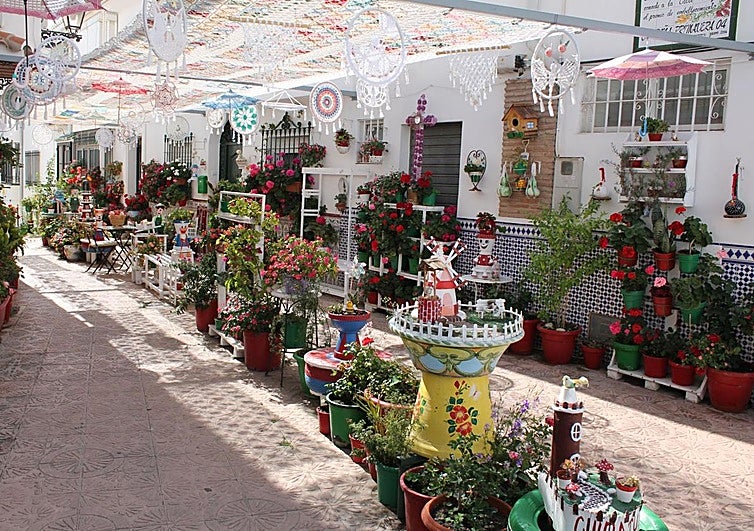 Escapes around Malaga province during El mes de las flores