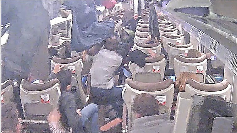 Photo from the inside of the Iryo train at the moment of the derailment near Adamuz.