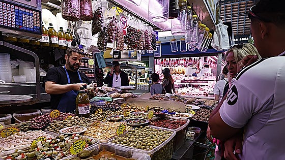 Malaga's Atarazanas market traders vote on whether to open afternoons
