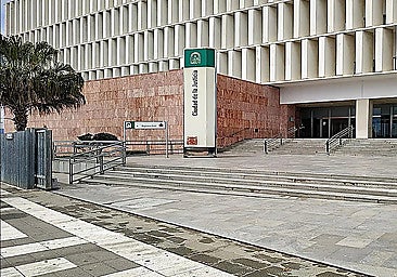 Archive photo of the court headquarters in Malaga.
