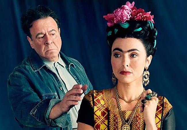 Álvarez in character as Diego Rivera.