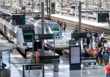Departure of passengers on the first AVE train to arrive in Malaga on Thursday.