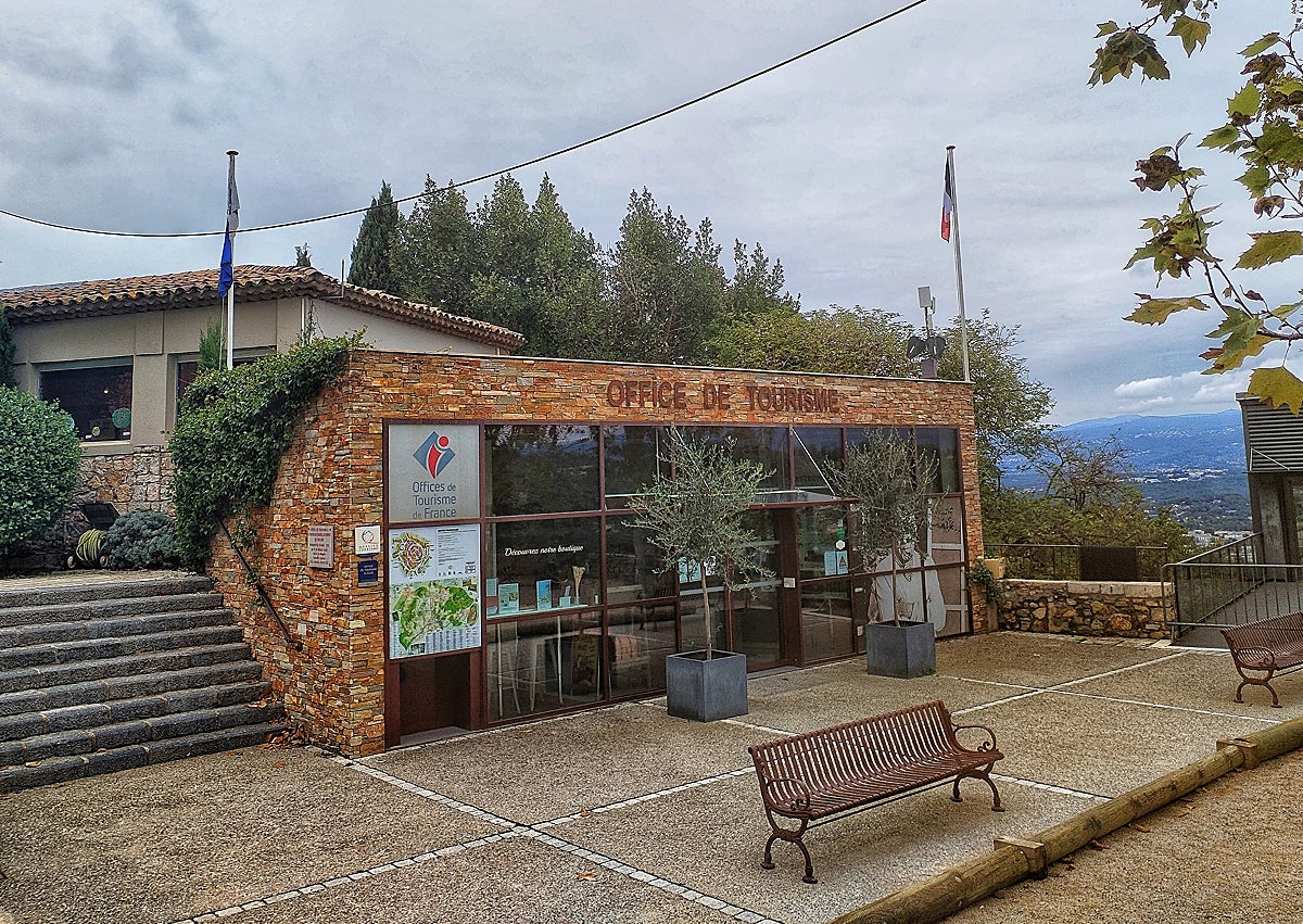 Imagen secundaria 1 - In the village.