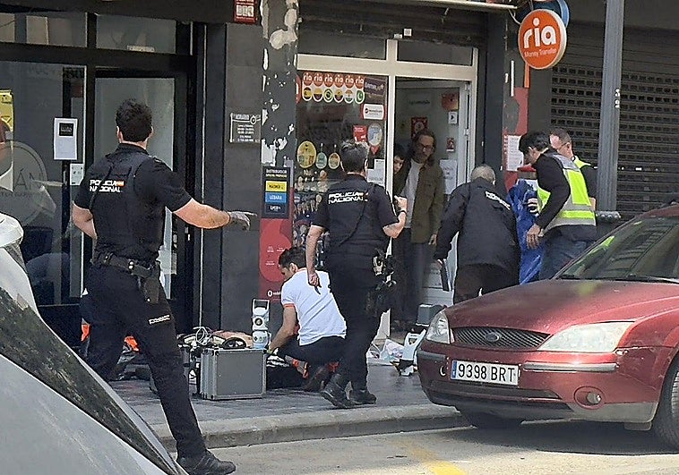 Young man stabbed to death in Valencia street after row over barbershop cleaning