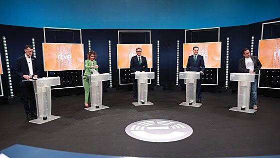 Housing and health battles shake up first Andalusian election debate