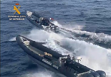 Archive photo of the Guardia Civil chasing a narco-boat.