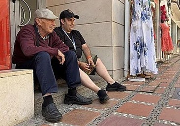 Arturo, 86, and his grandson Juan José spend the nights on the streets of Marbella.