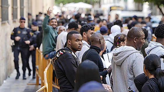 Spanish government urges Supreme Court to reject block on 500,000-person migrant regularisation