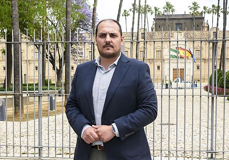 The PSOE-A brought the mayor of Adamuz, Rafael Moreno, before Parliament on Tuesday.