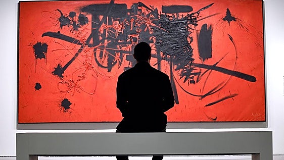 From the artist who painted with his feet to the splashes of Pollock: abstraction takes over the Centre Pompidou Malaga