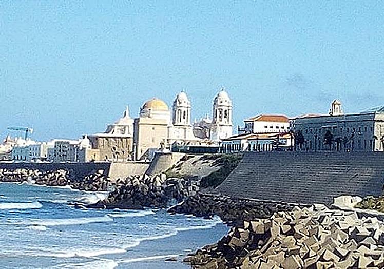 Views of the Cathedral from the Paseo Marítimo