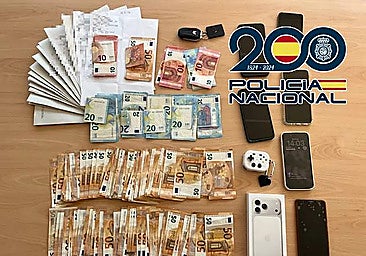 Malaga police arrest two young men at petrol station over fraudulent charges exceeding 6,000 euros