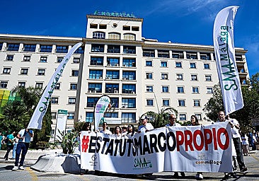 Photo from the rally in front of Hospital Regional in Malaga on Monday.