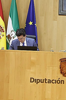 President of Malaga's provincial authority Francisco Salado speaking with his deputy president Cristóbal Ortega.