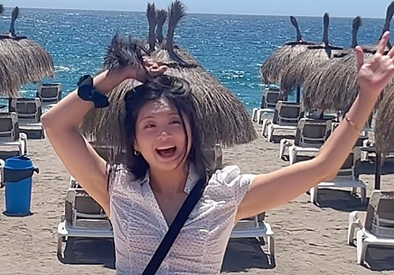 The Korean content creator on the Paseo Marítimo in Almería.