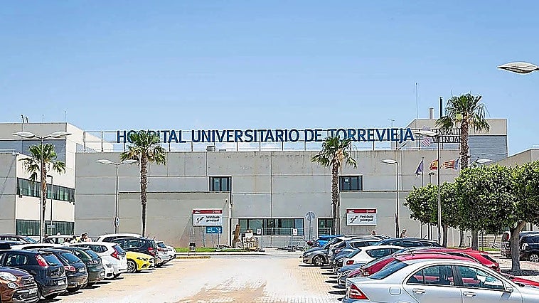 Alicante province hospital fire injures two people and forces second-floor evacuation