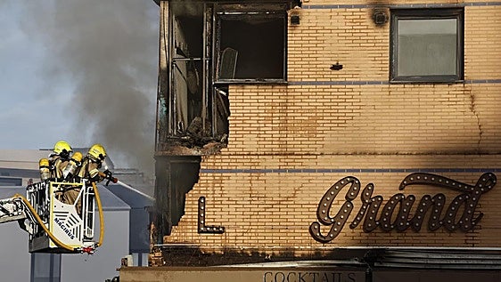 Massive fire in Malaga city centre forces complete hotel evacuation and closure of several streets