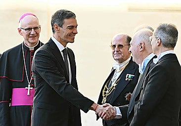 Spain's Prime Minister Pedro Sánchez shaking hands with Pope Leo XIV in the Vatican.