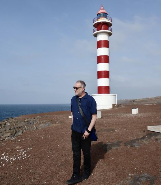 Spencer Tunick at the Gáldar lighthouse, Gran Canaria.