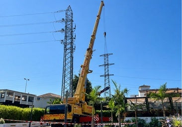 Removal of one of the high-voltage pylons in Nueva Andalucía.