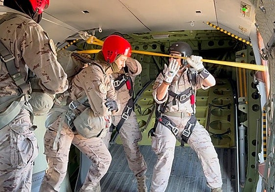 Princess Leonor in her parachute jumping exercise.