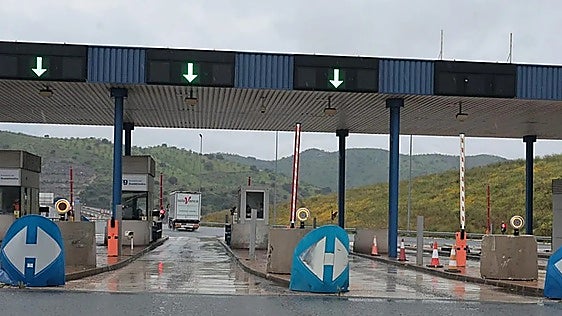 Malaga police investigate drug heist involving two gangs on Las Pedrizas motorway with one person injured