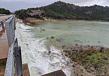 Guadalhorce Valley increases irrigation allocations but its supply network is old and in need of urgent repairs